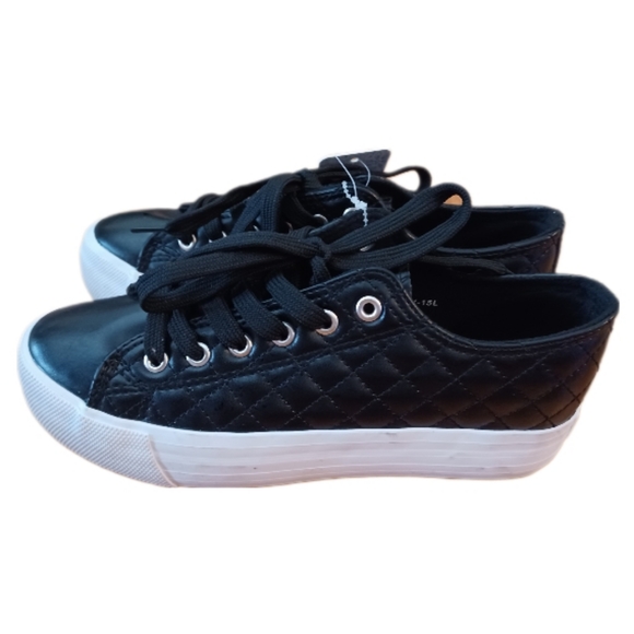 Mudd black sneakers size 8 NWT - Picture 2 of 5